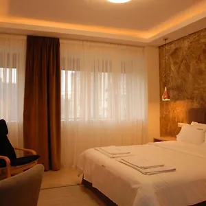 ** B&B Citizen 9 Grecia